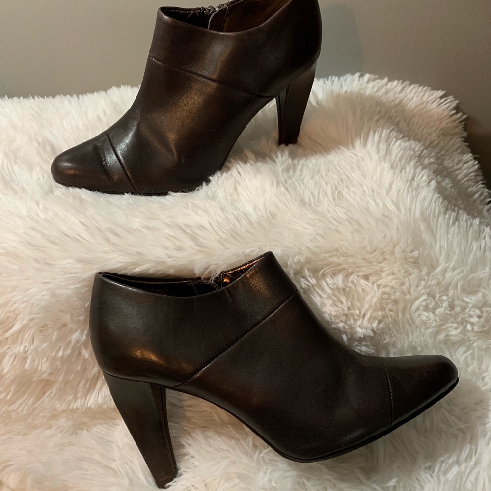 Kristin davis- Brown Heeled Booties